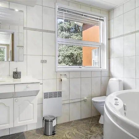 2610-aakirkeby-aspesgardsskoven-16 Дом отдыха *